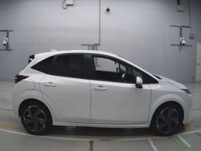 Nissan AURA