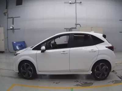 Nissan AURA