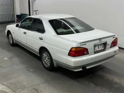 Nissan LAUREL