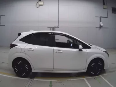 Nissan AURA
