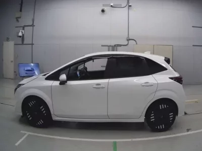 Nissan AURA