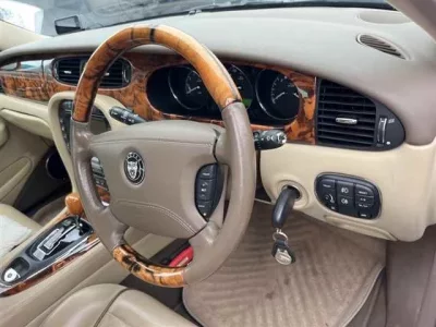 Jaguar XJ SERIES