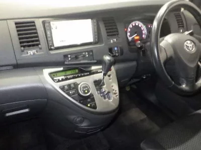 Toyota ISIS