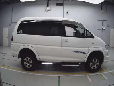Mitsubishi DELICA