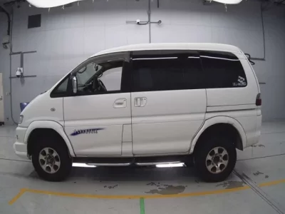 Mitsubishi DELICA