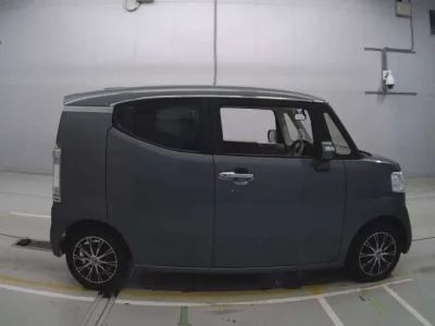 Honda N BOX SLASH