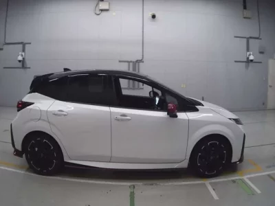 Nissan AURA