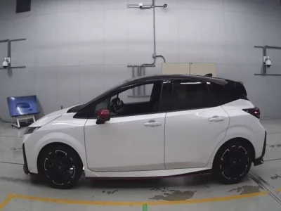 Nissan AURA