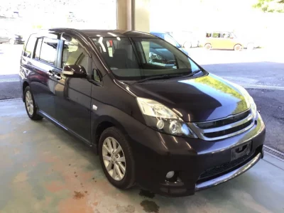 Toyota ISIS