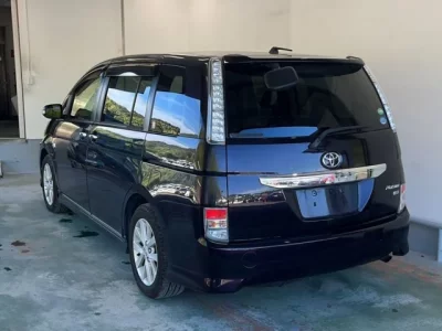 Toyota ISIS