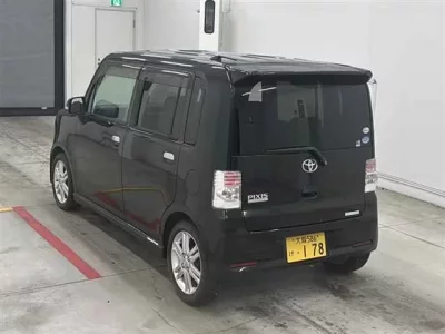 Toyota PIXIS SPACE