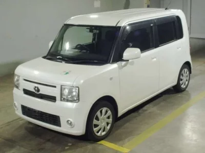 Toyota PIXIS SPACE