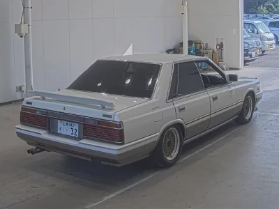Nissan LAUREL