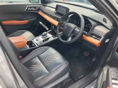 Mitsubishi OUTLANDER PHEV