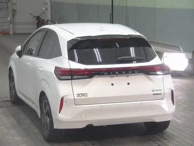 Nissan AURA