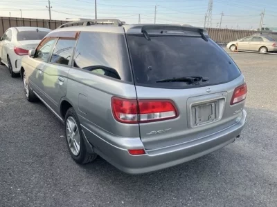 Nissan AVENIR WAGON