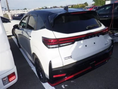 Nissan AURA