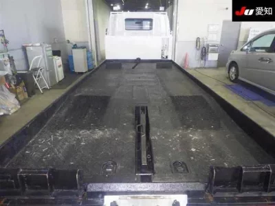 Nissan TRUCK