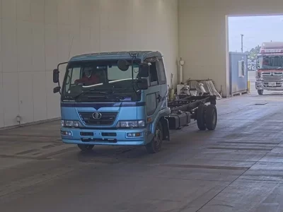 Nissan TRUCK