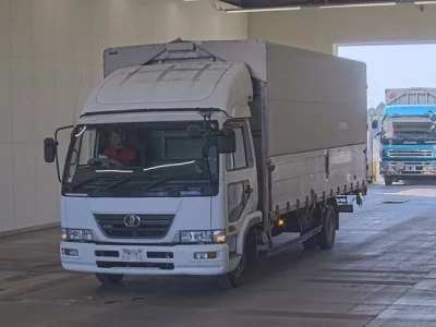 Nissan TRUCK