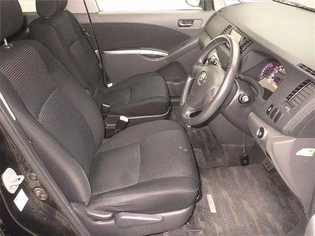 Toyota ISIS