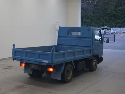 Nissan TRUCK