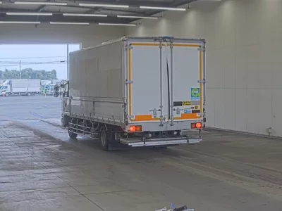 Nissan TRUCK