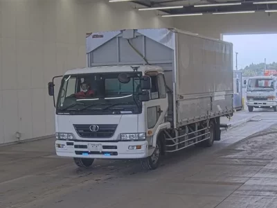 Nissan TRUCK