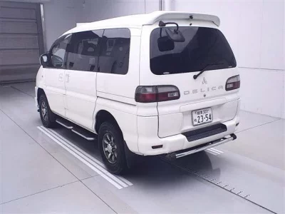 Mitsubishi DELICA