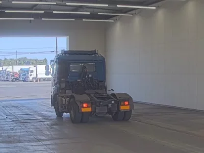 Nissan TRUCK
