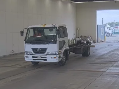 Nissan TRUCK