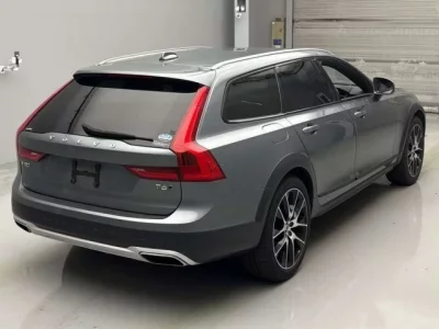 Volvo V90