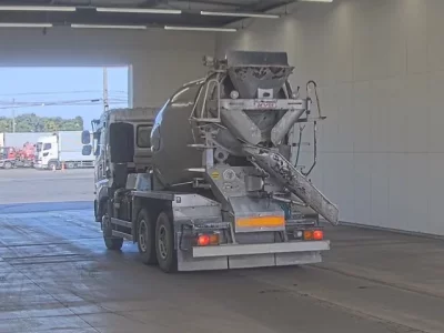 Nissan TRUCK