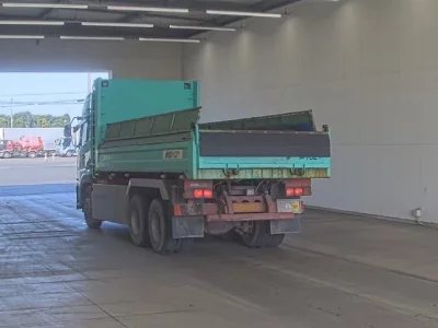 Nissan TRUCK