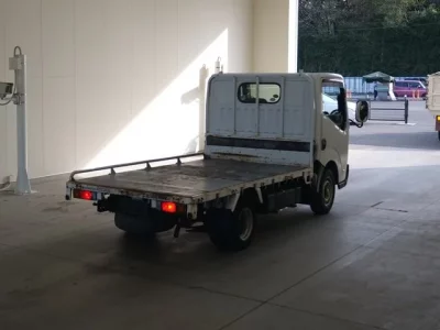 Nissan TRUCK