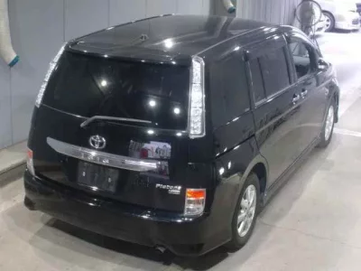 Toyota ISIS