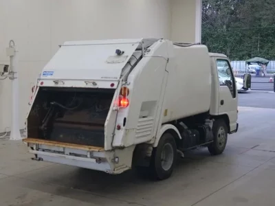 Nissan TRUCK