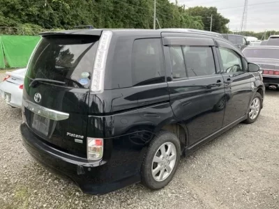 Toyota ISIS