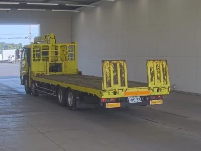 Nissan TRUCK