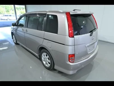 Toyota ISIS