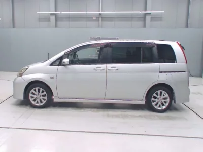 Toyota ISIS