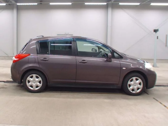 Nissan TIIDA
