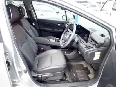 Nissan AURA