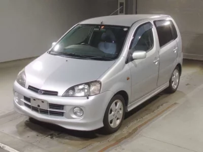 Daihatsu YRV