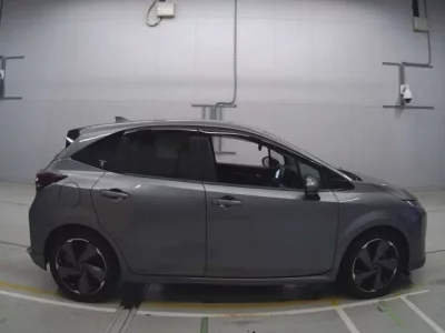 Nissan AURA