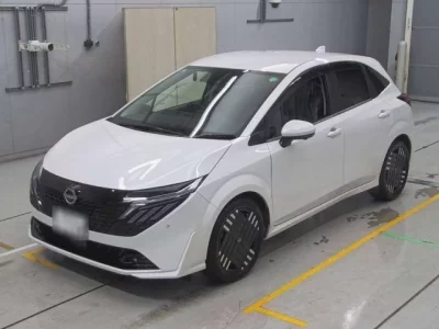 Nissan AURA