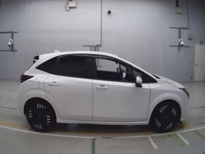 Nissan AURA