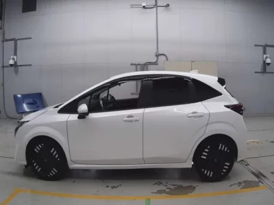 Nissan AURA