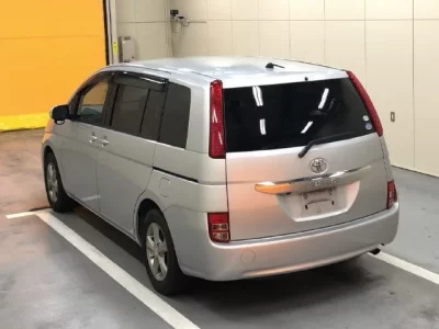 Toyota ISIS