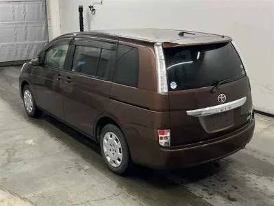 Toyota ISIS